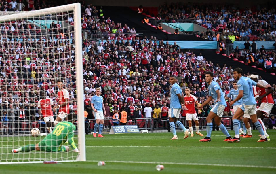 Arsenal sub Leandro Trossard makes it 1-1 in stoppage-time