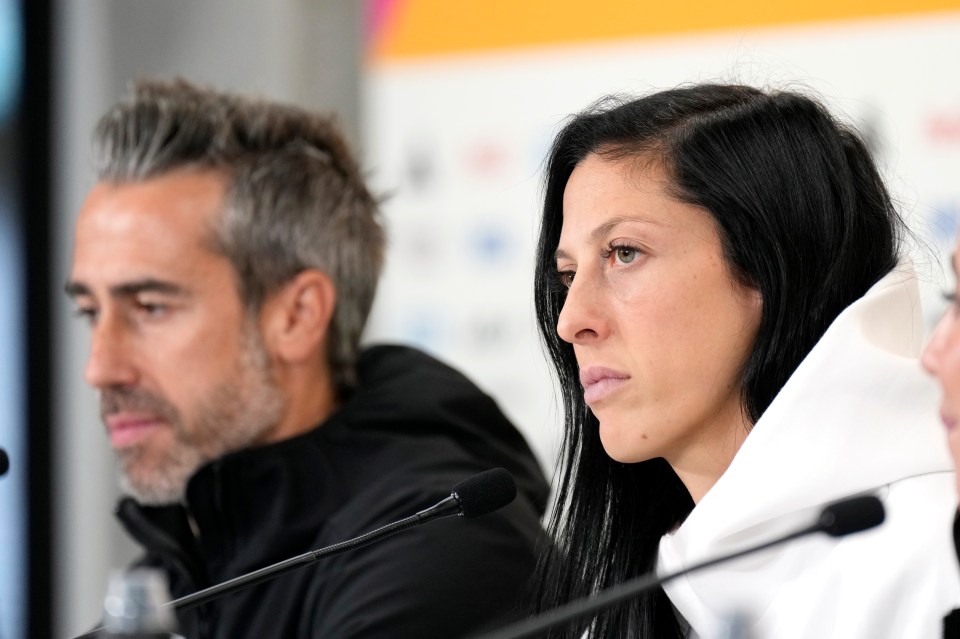 Jenni Hermoso and Jorge Vilda at a press conference.