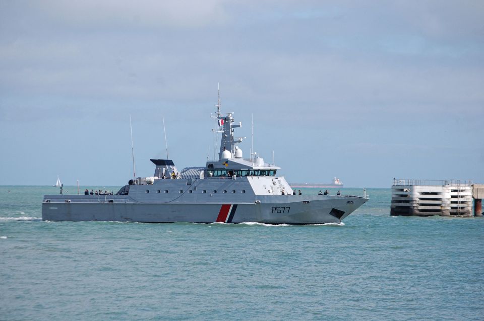 The PSP Cormoran was spotted escorting an overloaded small boat across the Channel