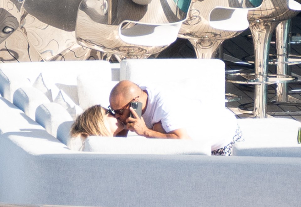 Arabella has now been spotted kissing Leo's millionaire nightclub owner pal Richie Akiva, 45