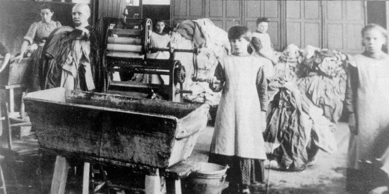 Irish Magdalene Laundry, c. early 1900s<br />
Picture from:<br />
//en.wikipedia.org/wiki/Magdalene_Laundries_in_Ireland