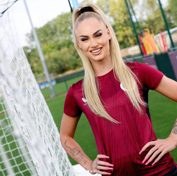 Alisha Lehmann has signed a contract extension to keep her at Aston Villa until 2026