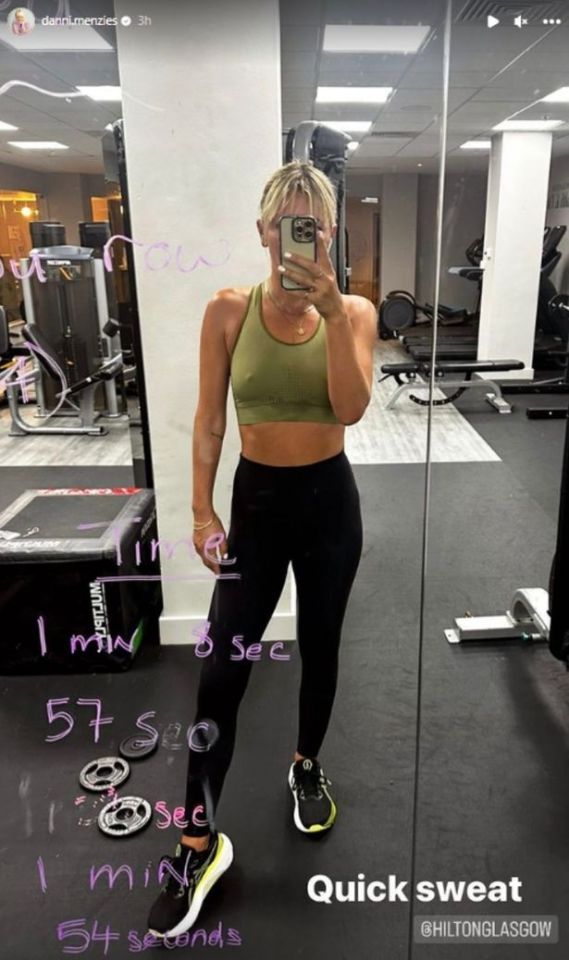 A Place in the Sun's Danni Menzies posed for an eye-popping mirror selfie in skintight gym wear