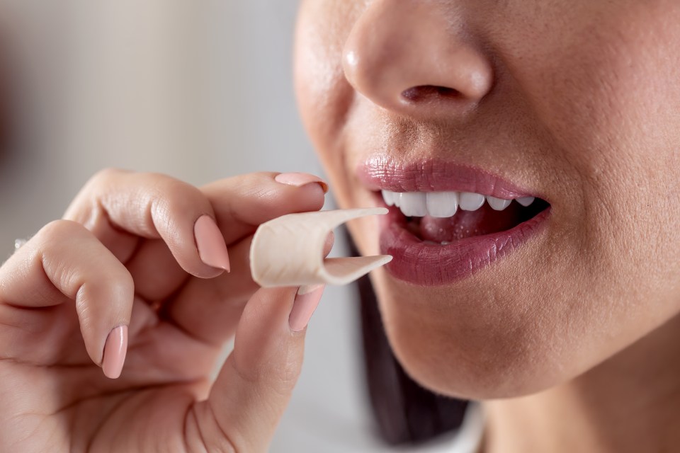 Chewing on gum after meals reduces dental plaque and and strengthens tooth enamel