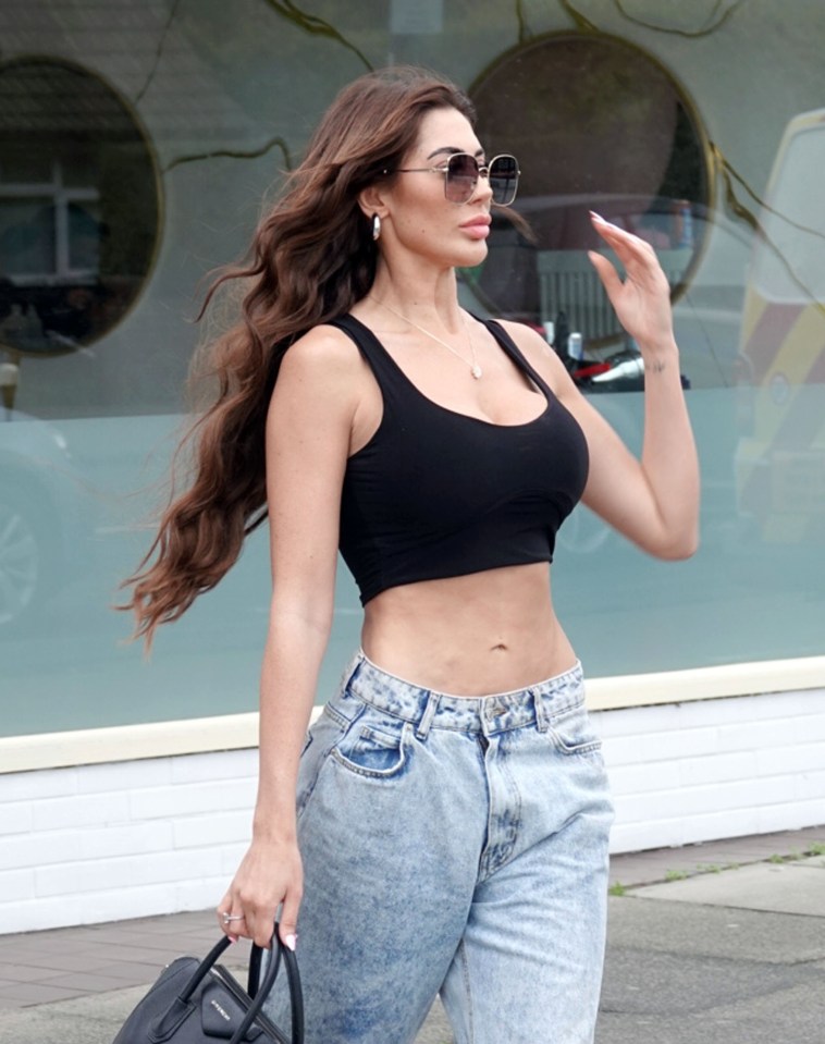 The star stunned in a crop top and jeans