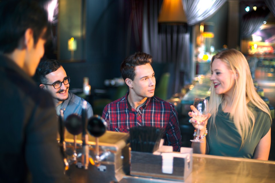 Drinking alcohol does not give you beer goggles but can help with "Dutch courage", Stanford University researchers found