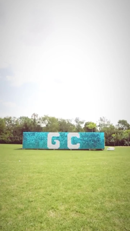 The star has a huge glittery GC sign sitting pride of place on her lawn