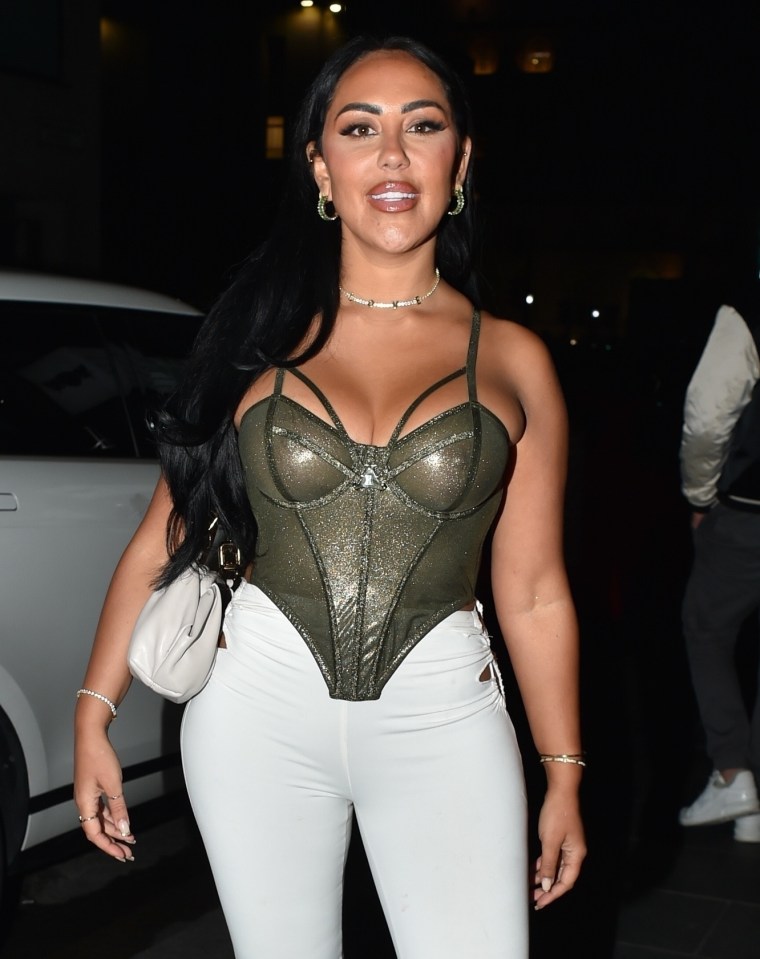 Sophie Kasaei went braless in a skintight corset