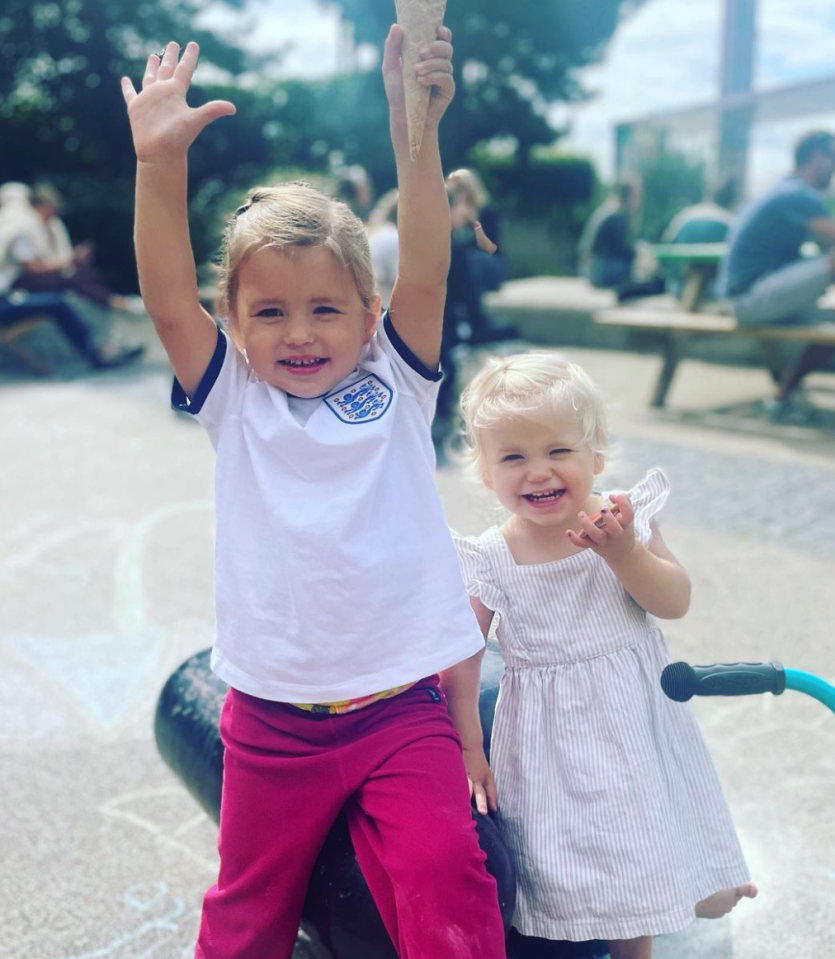 Rachel celebrated the lionesses making the Women’s World Cup final 2023 with her daughters, Maven and Noa