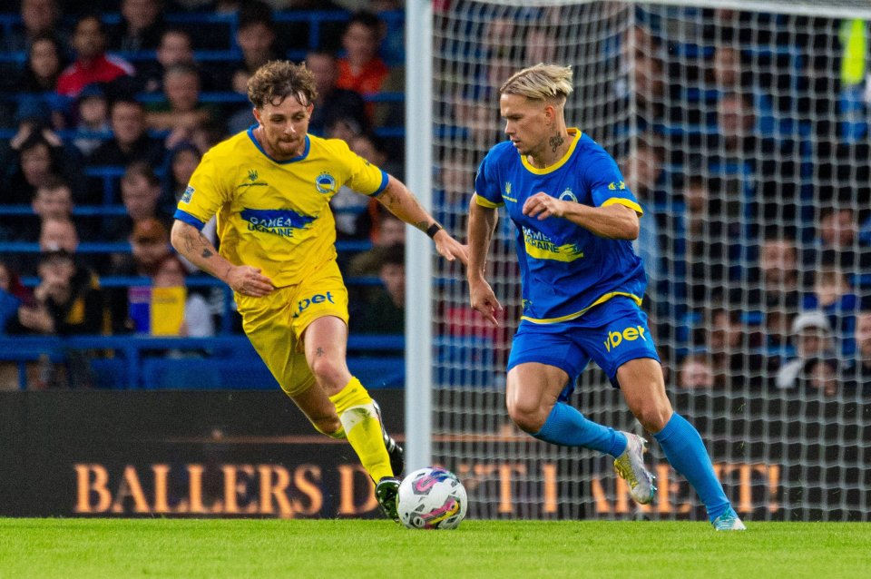 Tom Grennan takes on Mykhailo Mudryk during the Game4Ukraine charity football match at Stamford Bridge