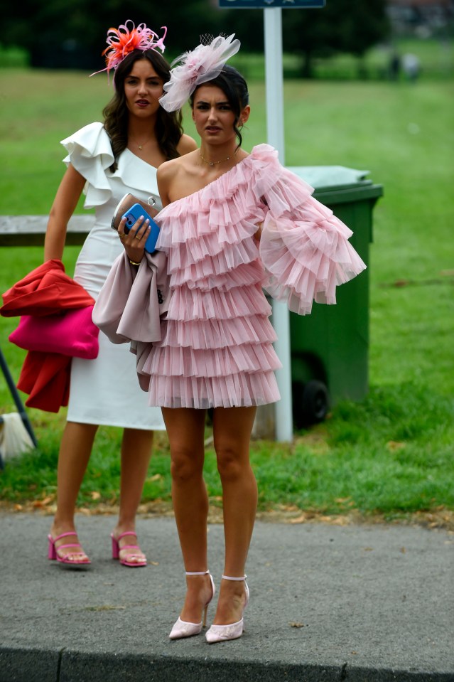 This Ladies’ Day attendee was pretty in pink in a very ruffled tier dress and matching stilettos and fascinator