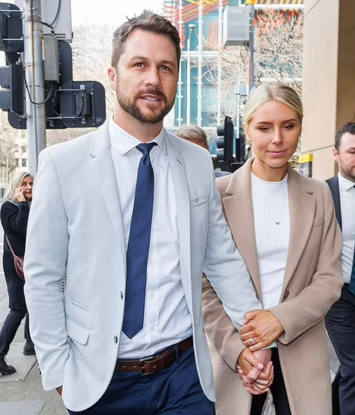 STAR ASSAULT Neighbours star Scott McGregor, 42, admits assaulting woman in bar after touching her while queuing for drink,</p>
<p>Australian actor Scott McGregor has admitted to assaulting a woman by 'very slightly touching' her at St Kilda's Hotel Esplanade in Melbourne last year. McGregor, 42, has been ordered to pay a $300 donation to charity and write a letter of apology to the complainant involved.</p>
<p>Scott McGregor arriving at Melbourne Magistrates Court