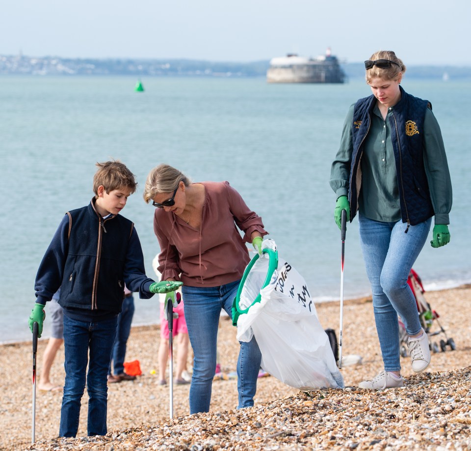 In 2020, the family helped to tidy up in the Great Beach Clean