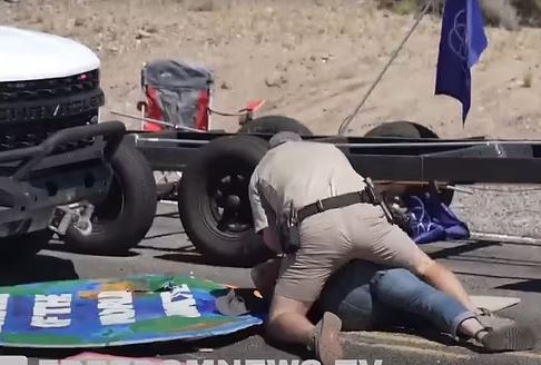 US cops drove through an Extinction Rebellion barricade near Burning Man festival