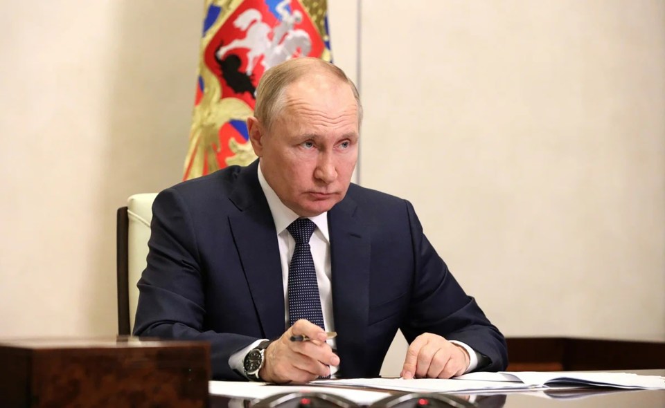 Putin notoriously wears his timepiece on his right wrist