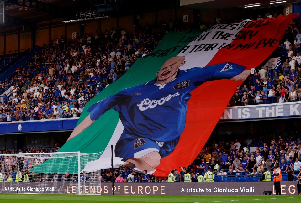 Chelsea fans unveiled a giant banner in honour of Gianluca Vialli at a Legends match in his honour