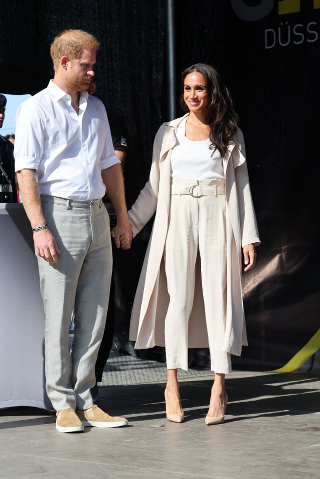 The Sussexes appeared to be colour-coordinated in their beige, white and white outfits as they lovingly held hands