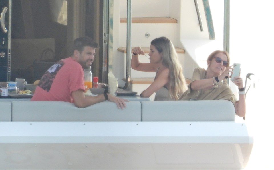 The couple enjoyed a meal after splashing around in the sea