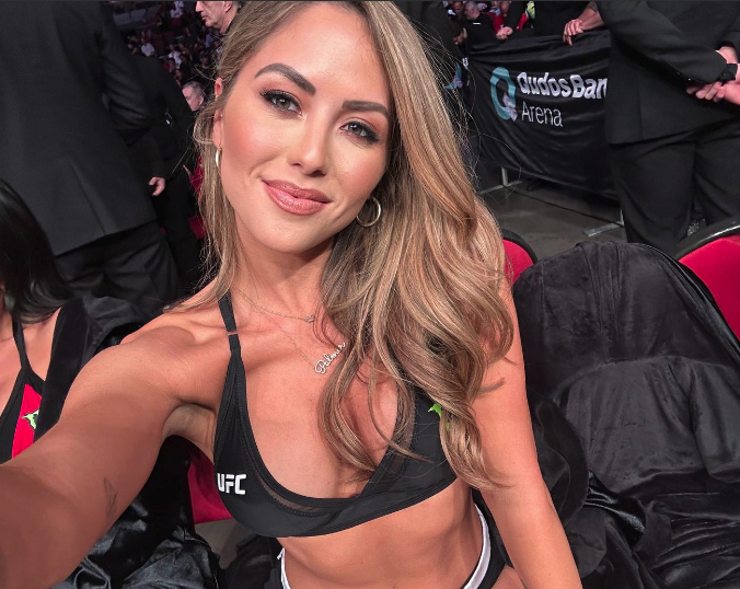 Brittney Palmer wowed fans with her pictures from UFC 293