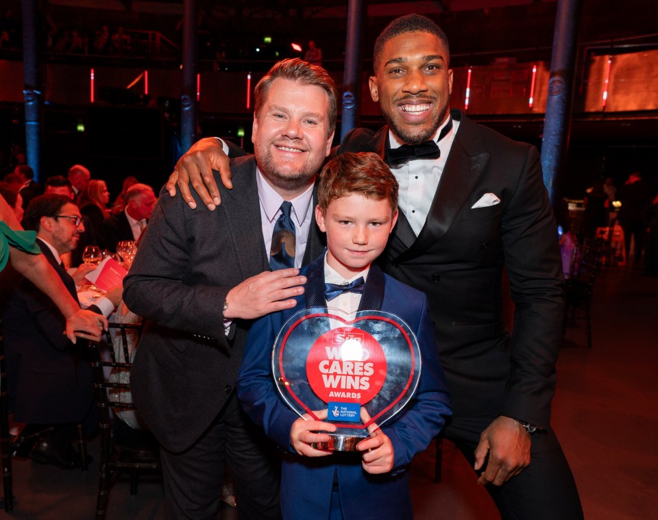 James Corden and Anthony Joshua couldn't wait to take a snap with inspirational Harry