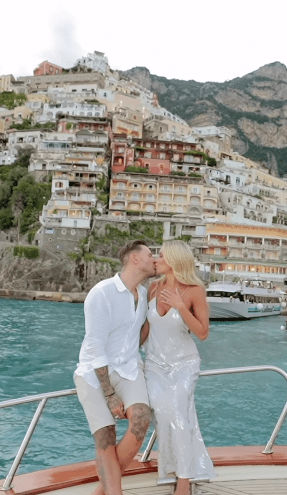 Kyle popped the question to Vicky on the Amalfi Coast