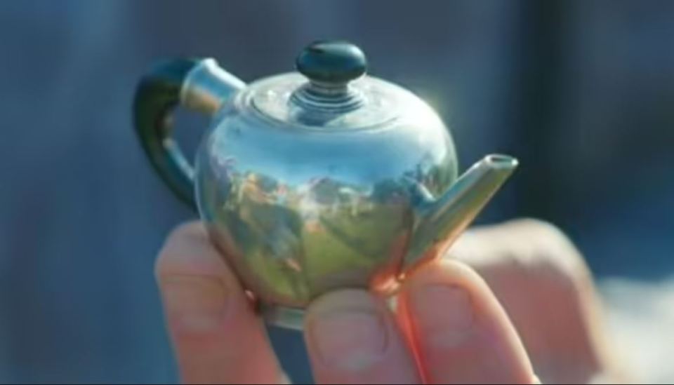 Antiques Roadshow guest were left shocked over the  eye-watering valuation of ‘uncommon’ miniature teapot