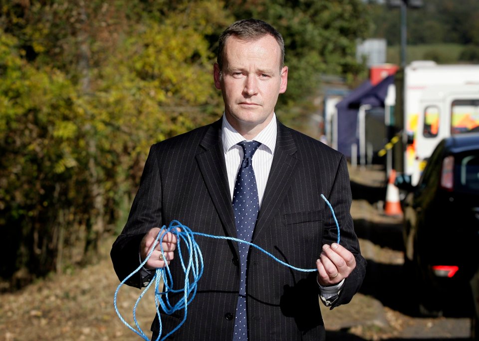 Cop Mike Courtier with blue rope found with a body in 2009