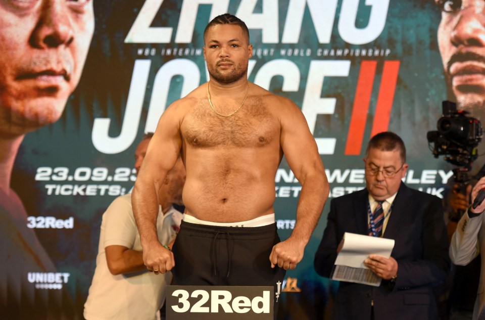 Joyce has added some serous weight ahead of the fight with the scales setting him at 20st 1lbs