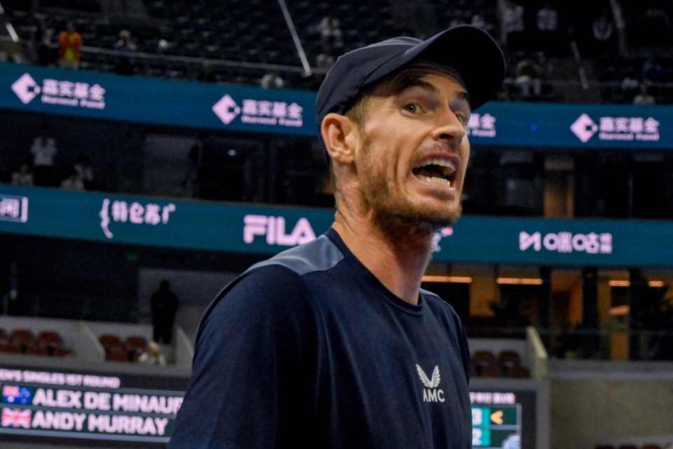 Andy Murray suffered a crushing loss to Alex de Minaur in the China Open