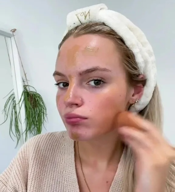 Molly tried out the Lacura Luminous Filter, a dupe of Charlotte Tilbury's Flawless Filter, but wasn't 100% about the level of coverage it offered