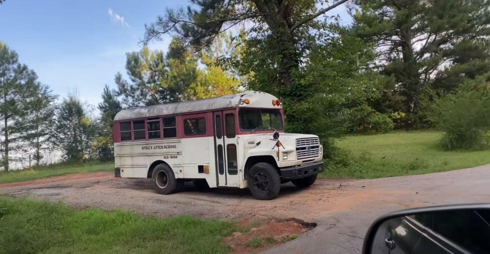 A man has shared how he managed to turn an old 1991 school bus into a tiny luxury home in just six months