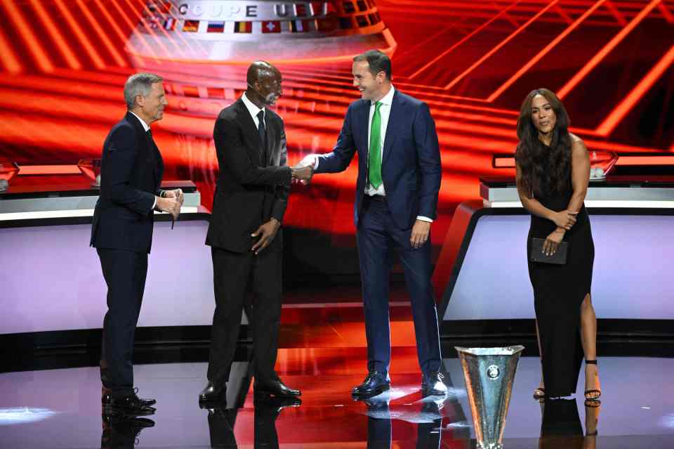 Alex Scott, right, complimented the Man Utd hero for his green tie