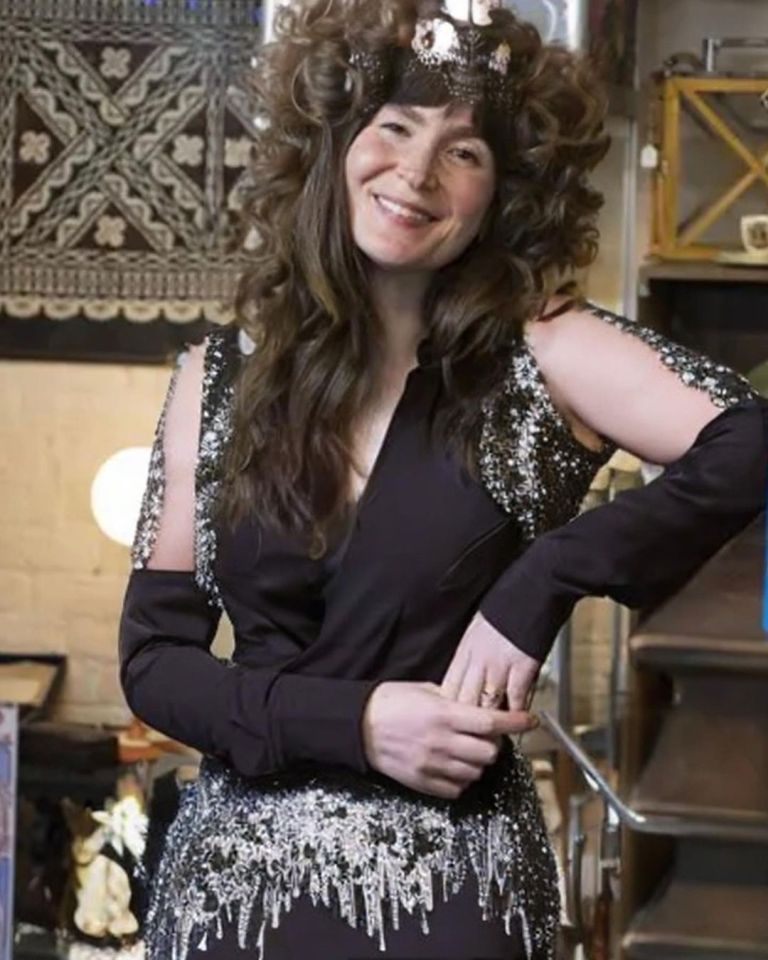 Natasha Raskin-Sharp stuns fans after posing up for glamorous picture