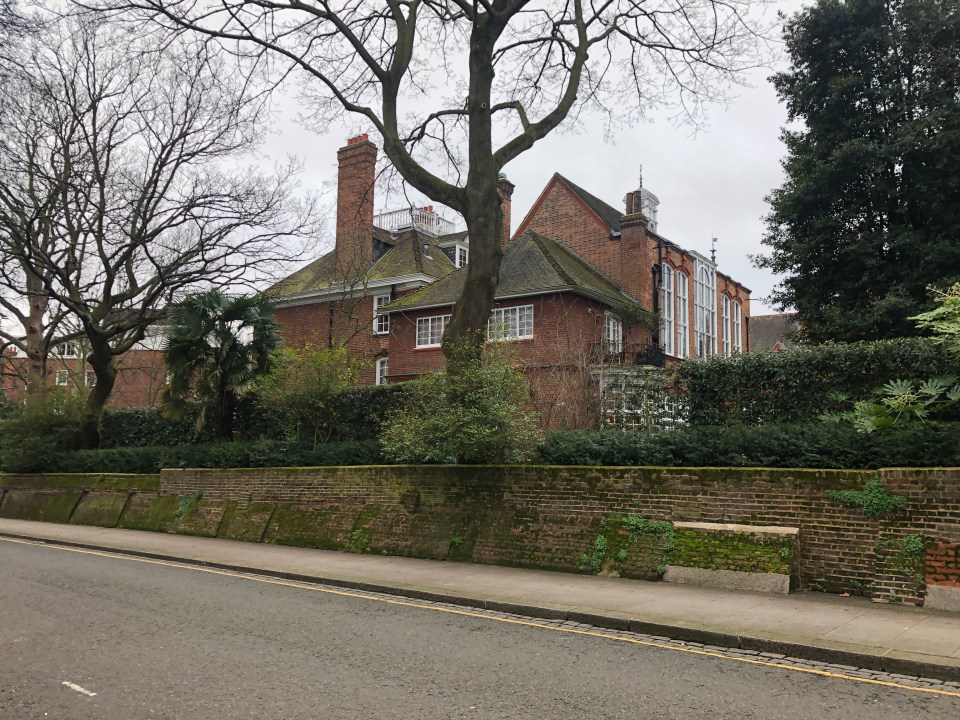 Robbie angered neighbours by applying to remove the tree and plants around his £17m London pad