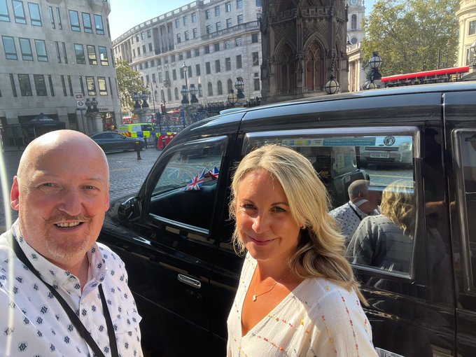 Kim posed for a selfie with a cab driver in the London sunshine recently, delighting fans in the process