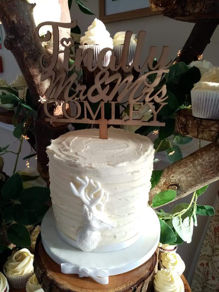 Even the sign on Sarah's wedding cake was a nod to how many times she'd been married