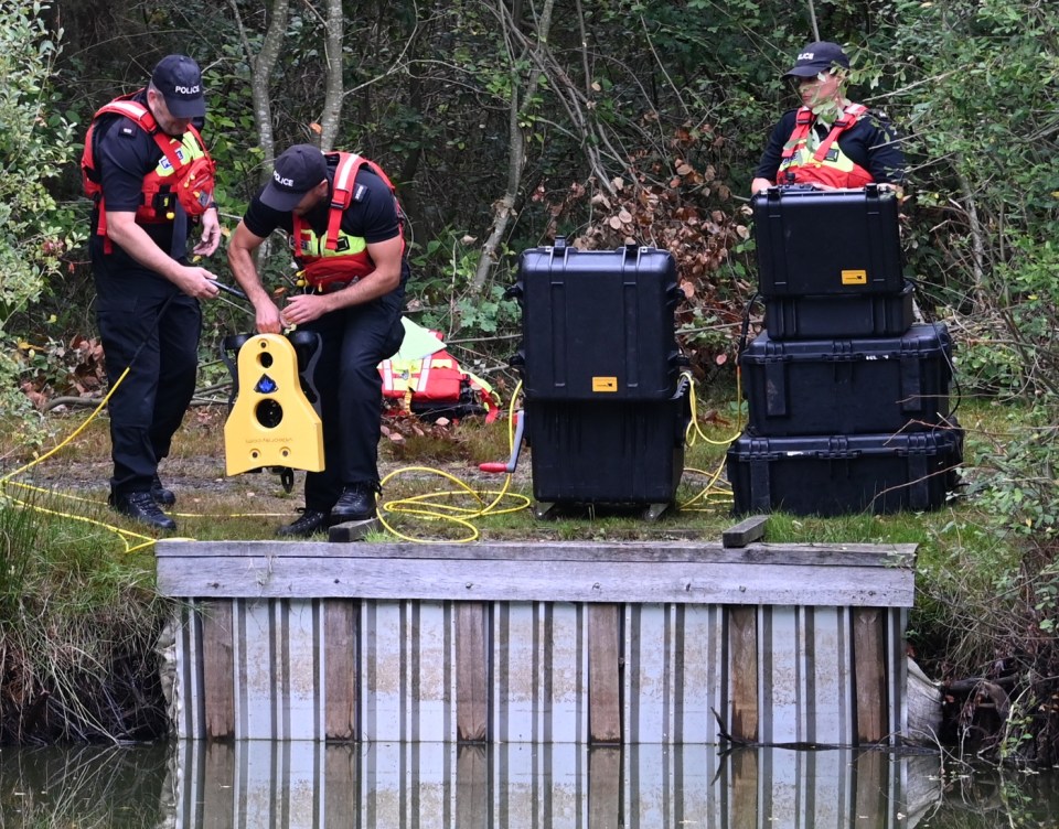 Specialist cops at the pond