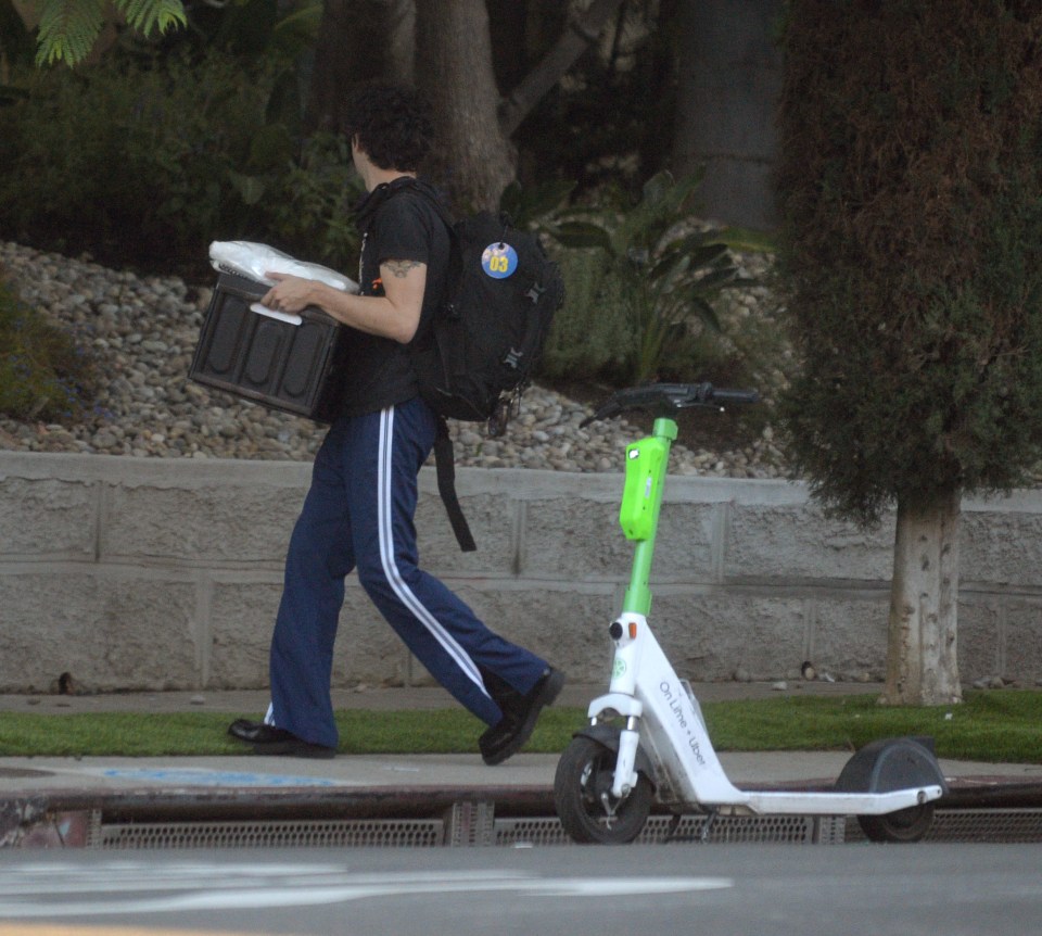 The rocker was seen with some belongings packed in a crate as he moved into his new girlfriend’s pad