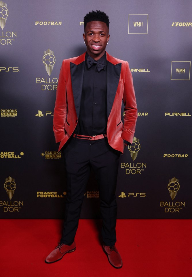 Vinicius Junior opted for a red jacket and red shoes