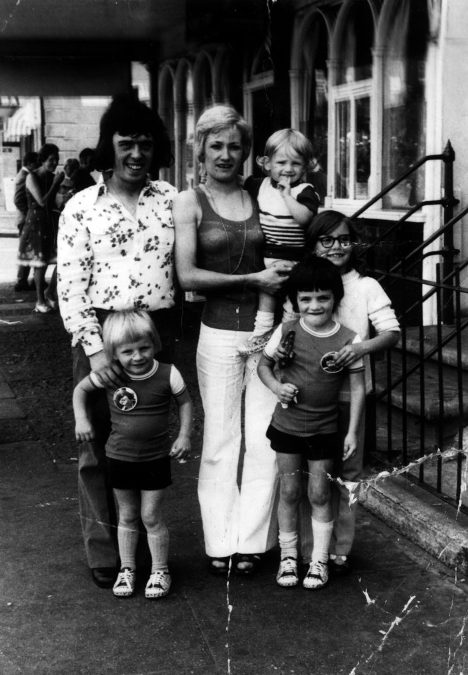 Sid with dad David, an armed robber, mum Joan and older brothers Mark, Scott and Darren