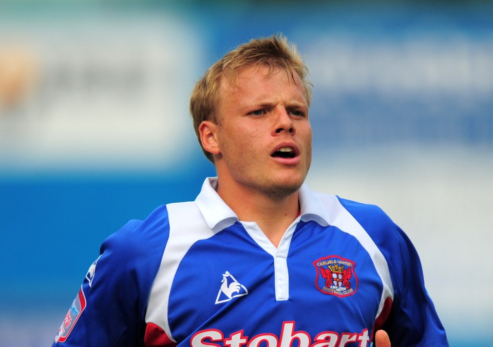 The right-back won the Papa Johns Trophy with Carlisle in 2011