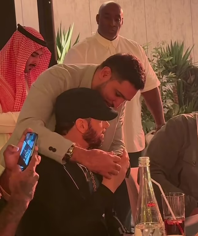 Eminem’s meal was interrupted by Amir Khan in Riyadh last night