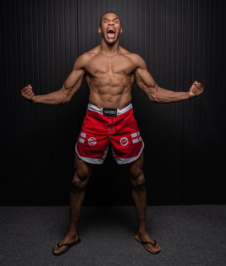 Akonne Wanliss is 7-2 in MMA