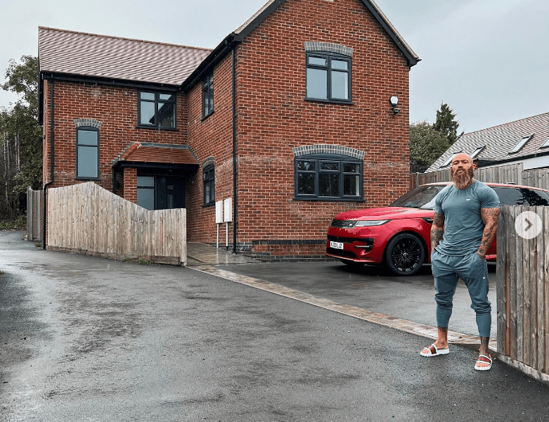 Ashley Cain showed fans his new home on Instagram after getting the keys to a gorgeous property