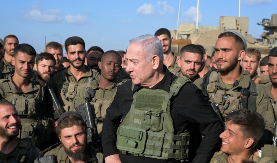 Israeli PM Netanyahu met with soldiers massed near the Gaza Strip