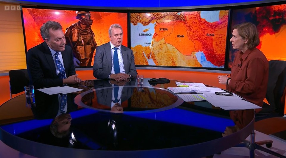 Last night presenter Kirsty Wark welcomed Mark Urban and Sir Kim Darroch to the show