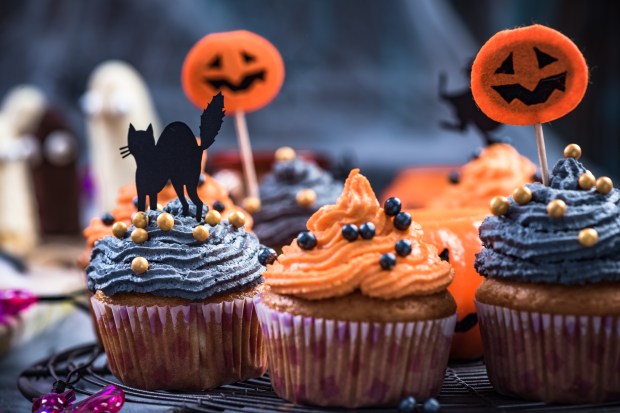 halloween cupcakes with black and orange frosting and sprinkles