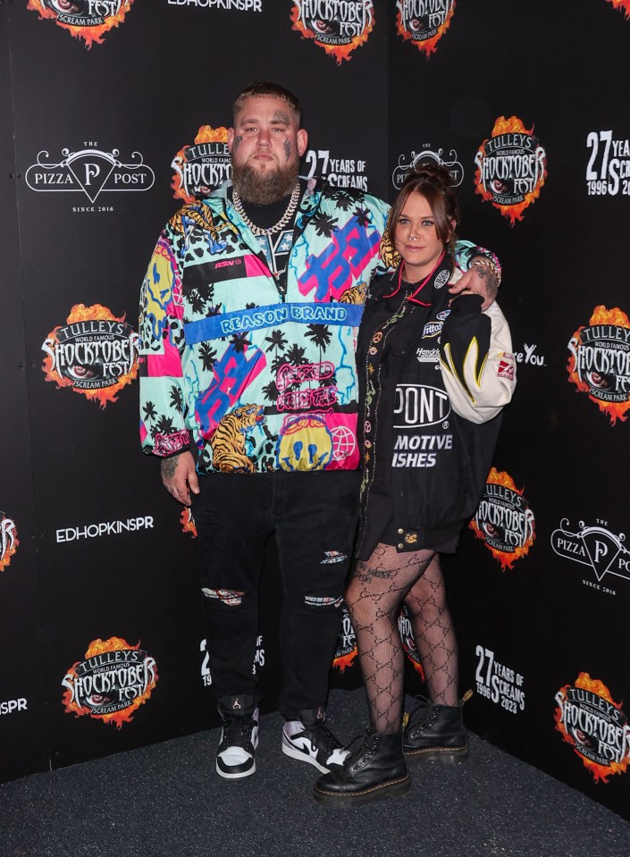 Rag ‘N’ Bone Man popped the question to Zoe Beardsall at 30,000ft