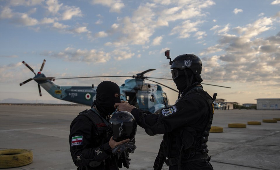 Commandos of the Iranian Army and the Islamic Revolutionary Guards Corps