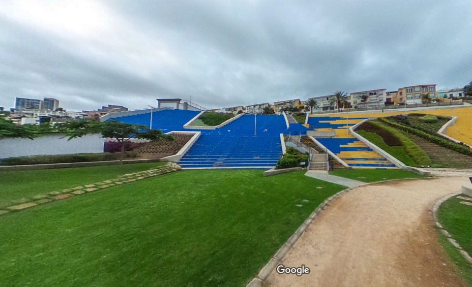 The park retains the blue and yellow spirit in tribute to Las Palmas